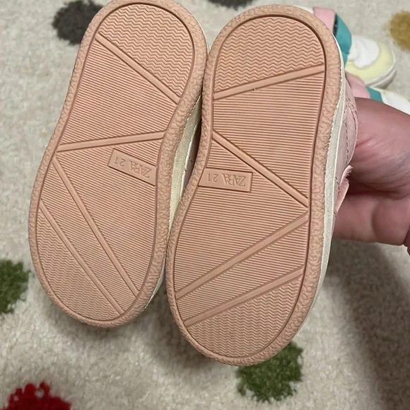 ZARA 21 toddler shoes - Picture 6 of 7